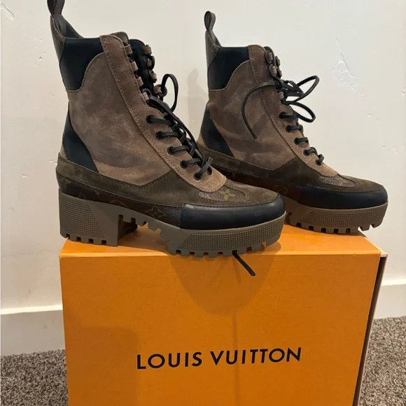 Louis Vuitton Women's Laureate Platform Desert Boots - Picture 2 of 5